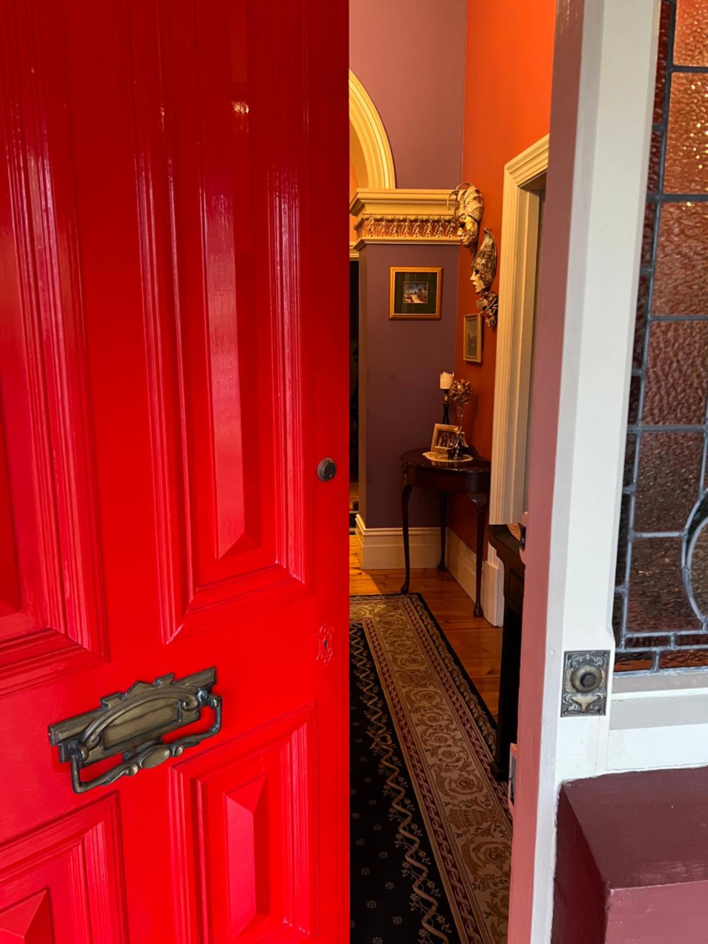 The Red Door: Expansive Home/Pool/4 BR w Ensuites