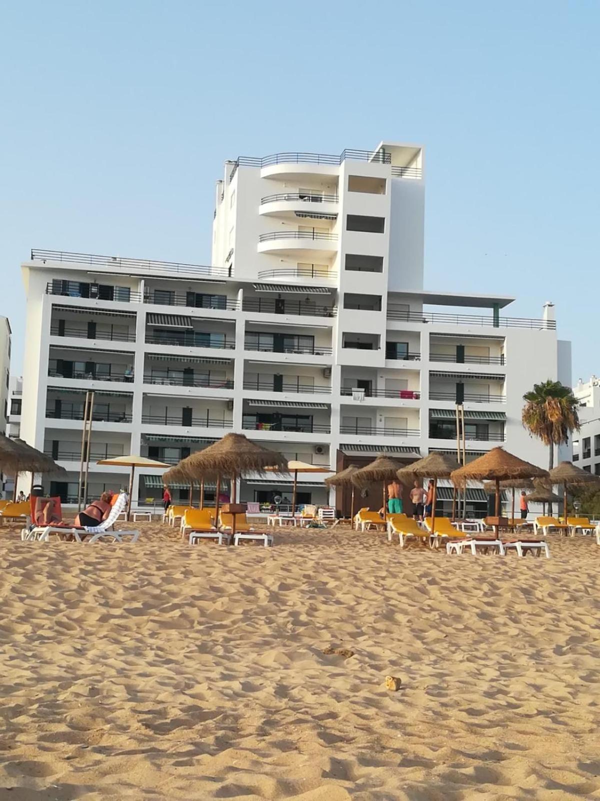 Beachfront flat with pool view 3