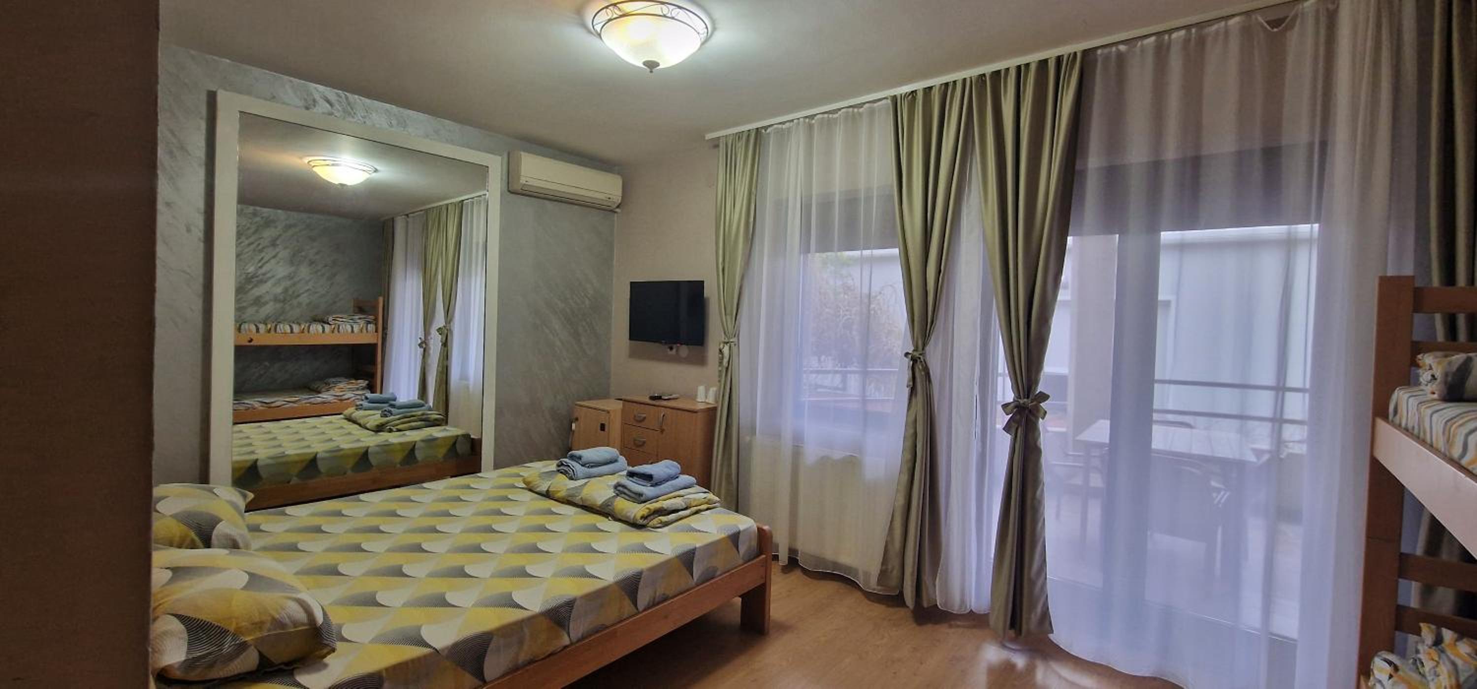 Rooms Green Set
