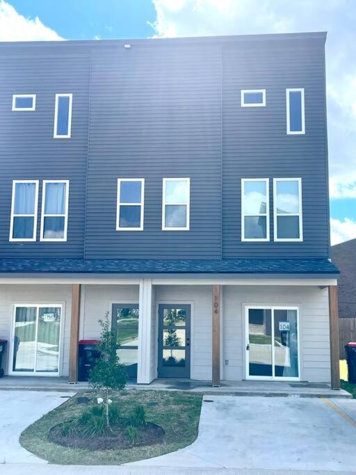 Hotel Creole House/KING bed/Relax in Cajun Comfort! - Image 1