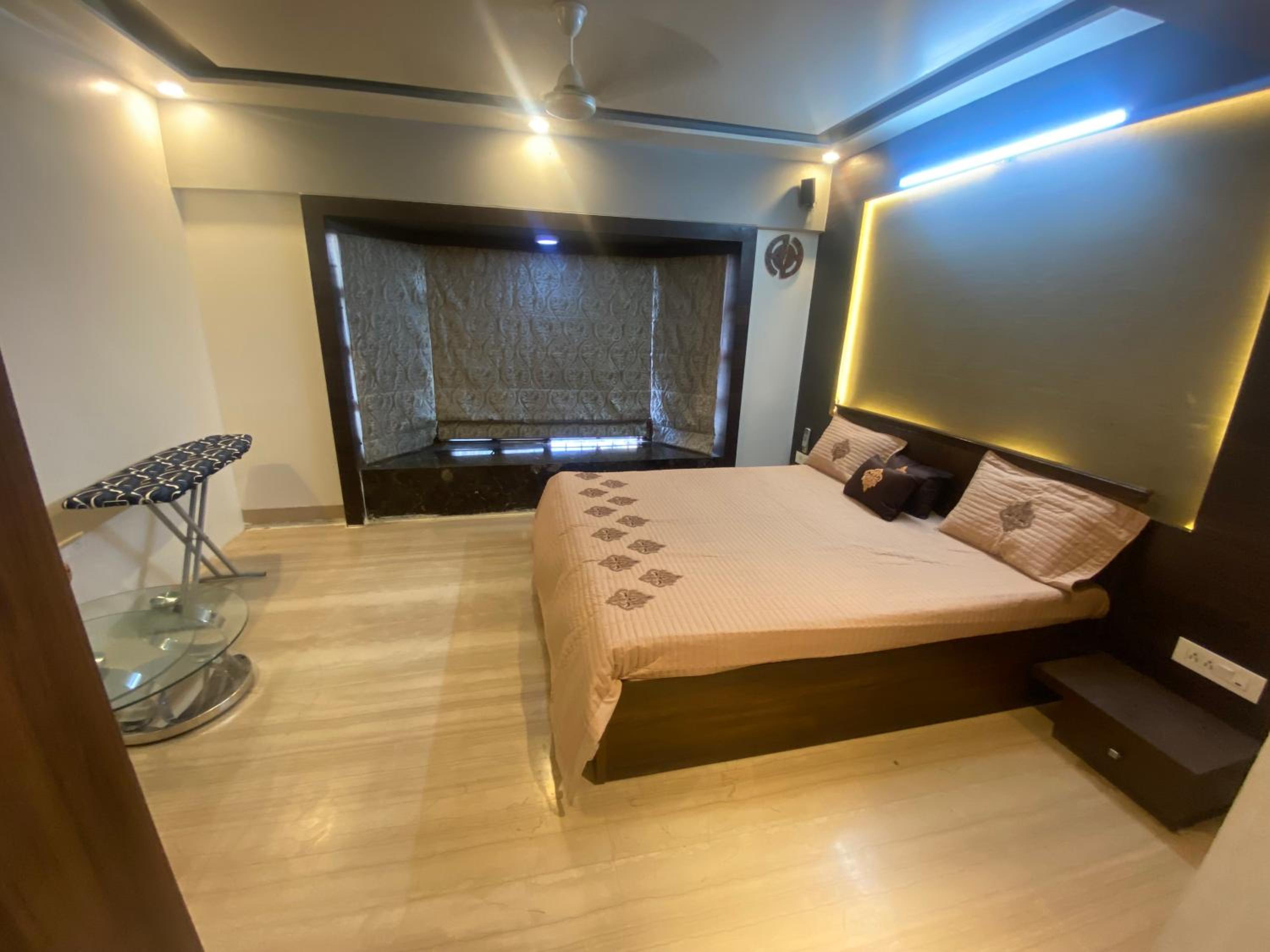 Bandra’s Prime luxurious 2 BHK view 4