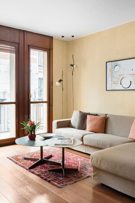 Elegant and Roomy Central Apartment