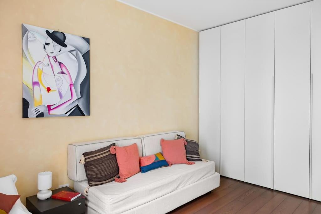 Elegant and Roomy Central Apartment