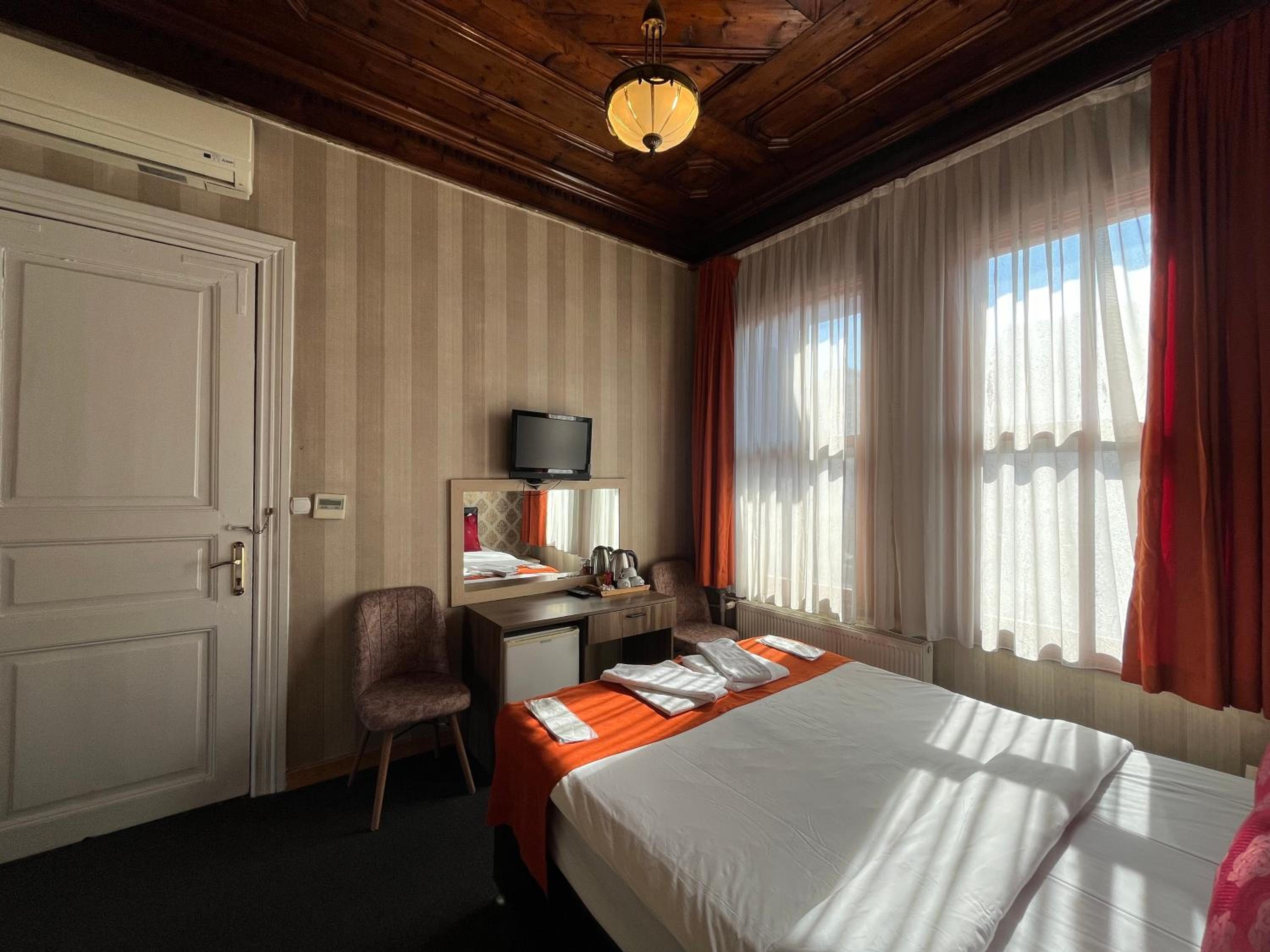 Le Safran Suite Hotel - Image 29