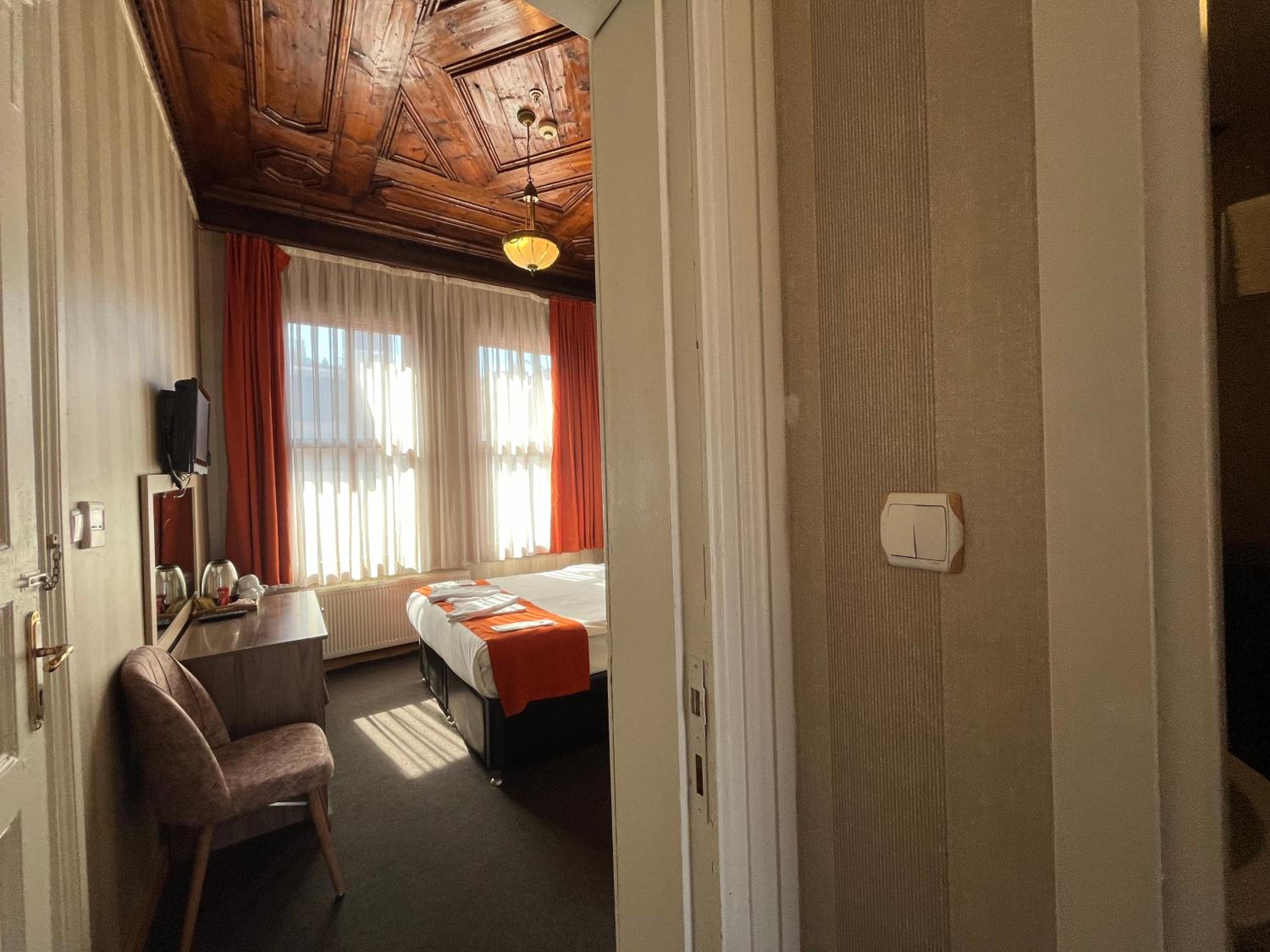 Le Safran Suite Hotel - Image 61