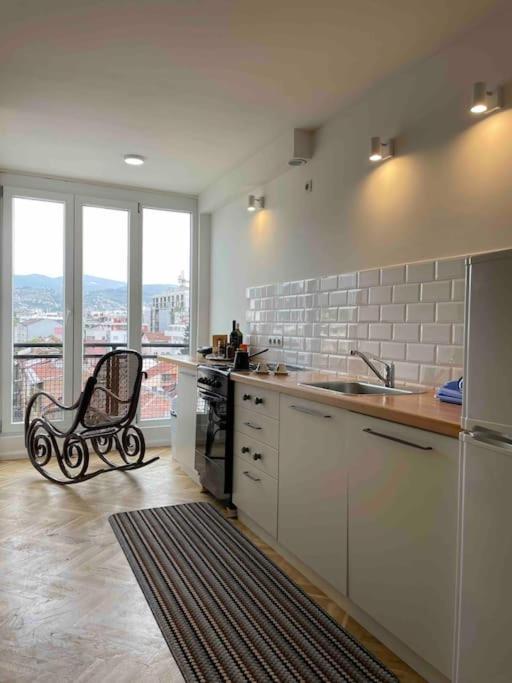 Newly renovated apartment in the heart of city