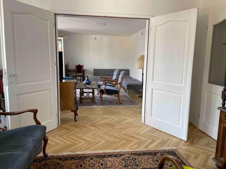 Newly renovated apartment in the heart of city