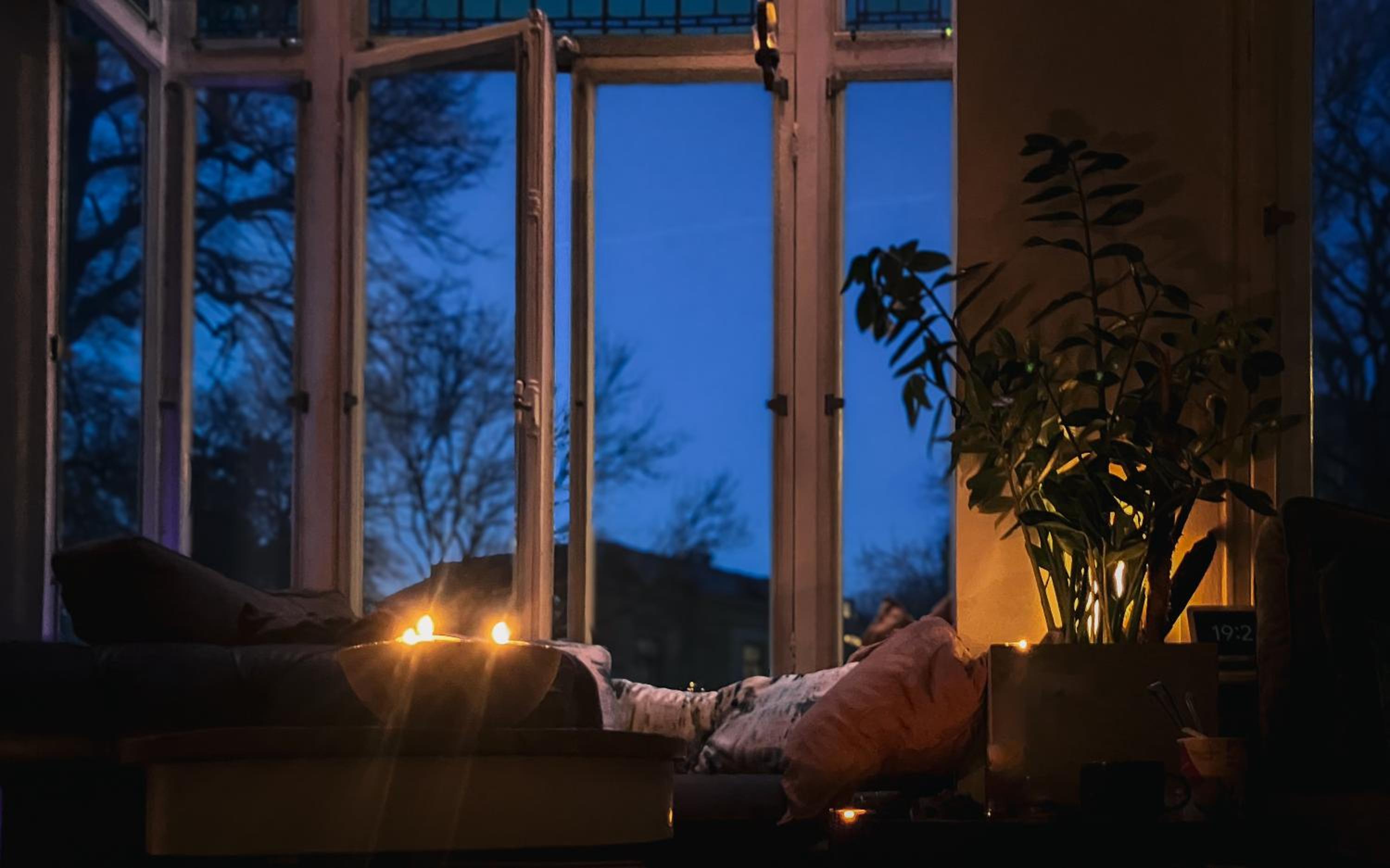 Hotel Lovely, 1898 Jugendstil Design Apartment, old Haarlem city Centre, Fully Renovated with Parkview near Amsterdam and Zandvoort, Bloemendaal Beach - Image 1