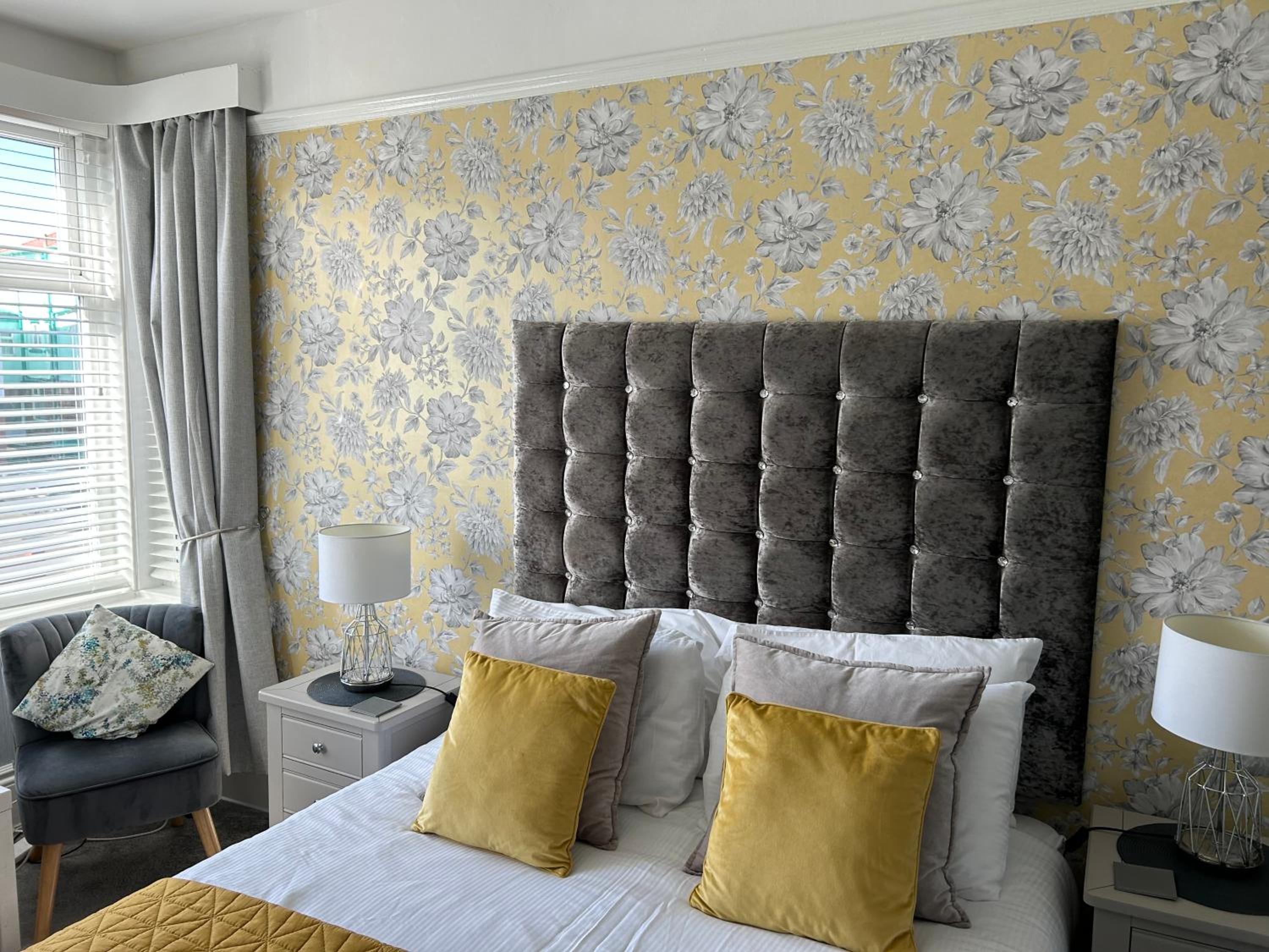 Rooms at 153 ROOM ONLY view 4