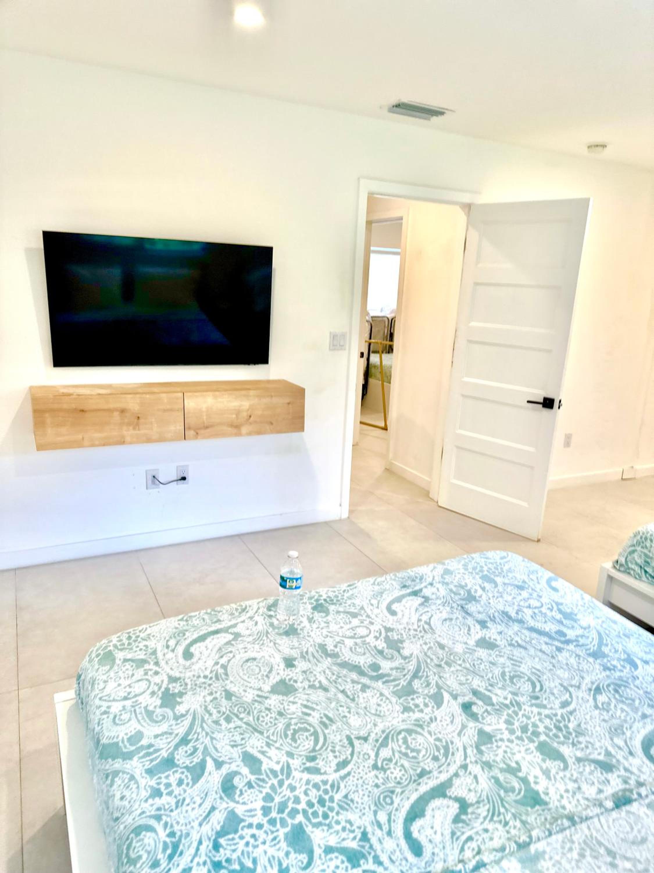 25 Guests Luxury Miami House With Pool & Gazebo!