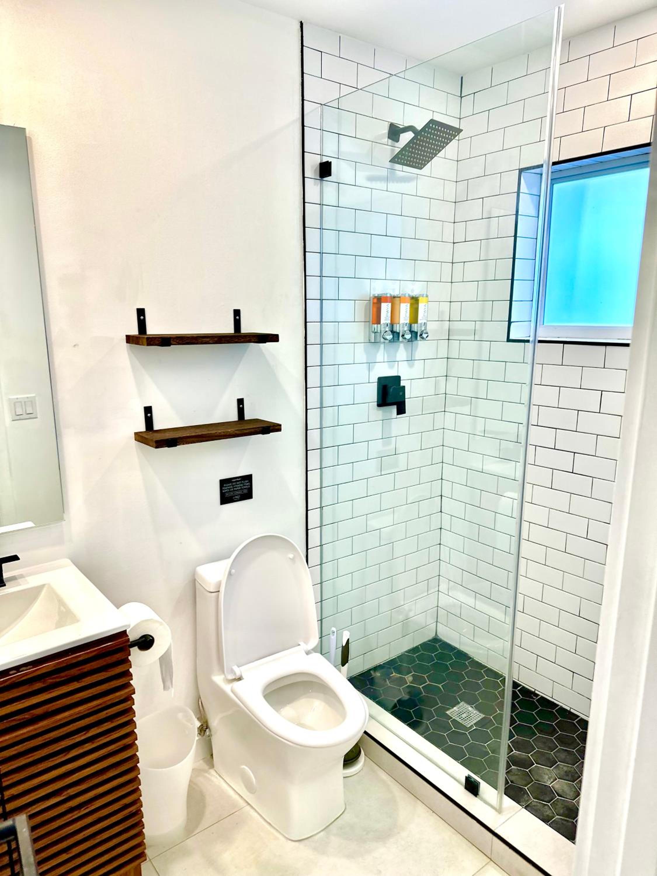25 Guests Luxury Miami House With Pool & Gazebo!