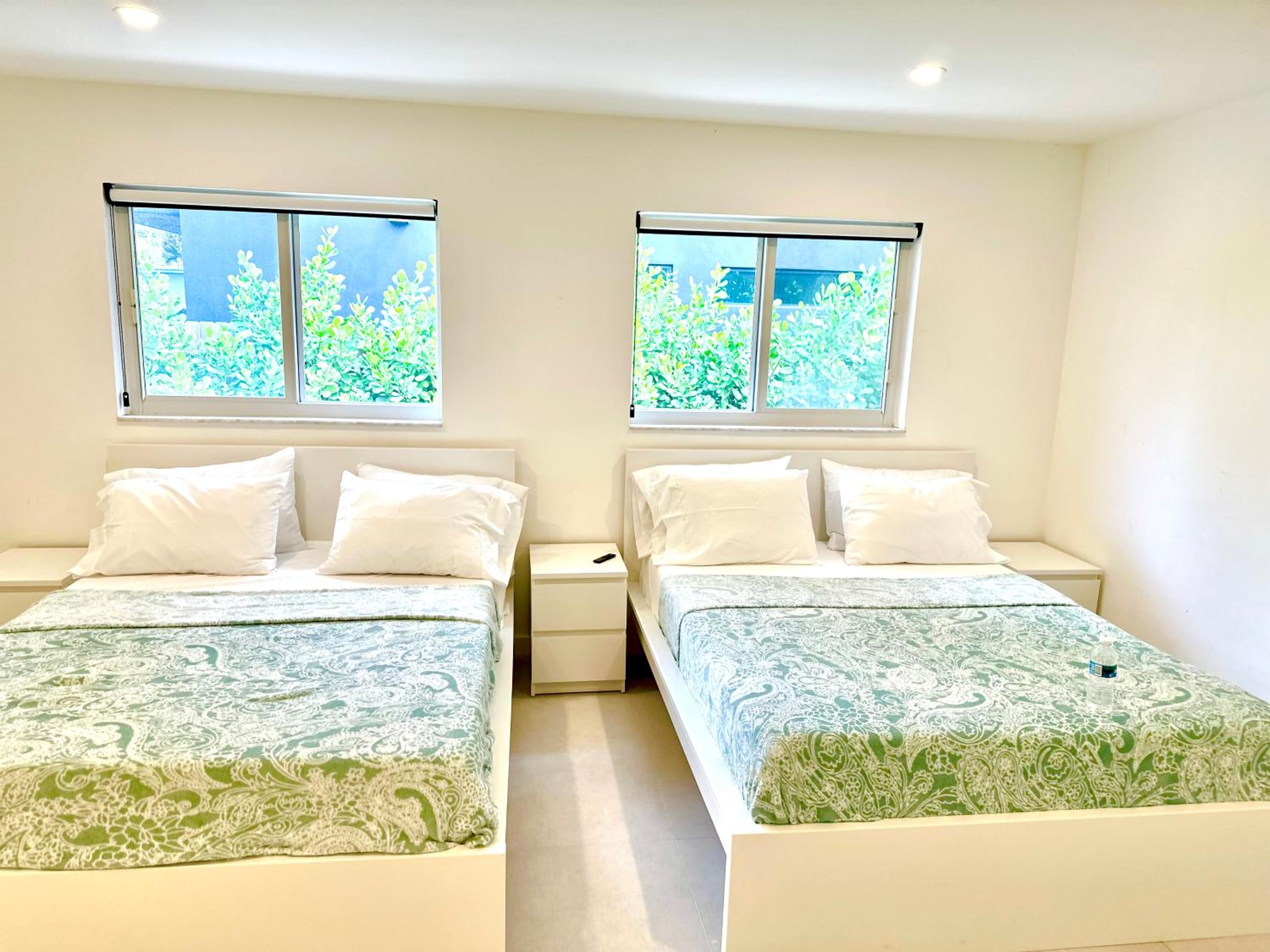 25 Guests Luxury Miami House With Pool & Gazebo!