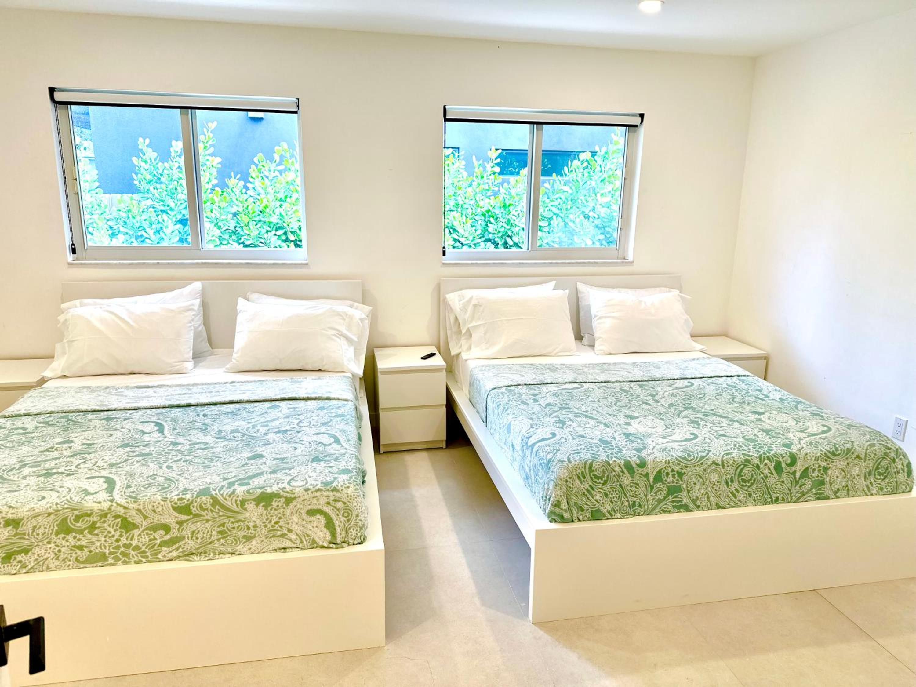 25 Guests Luxury Miami House With Pool & Gazebo!