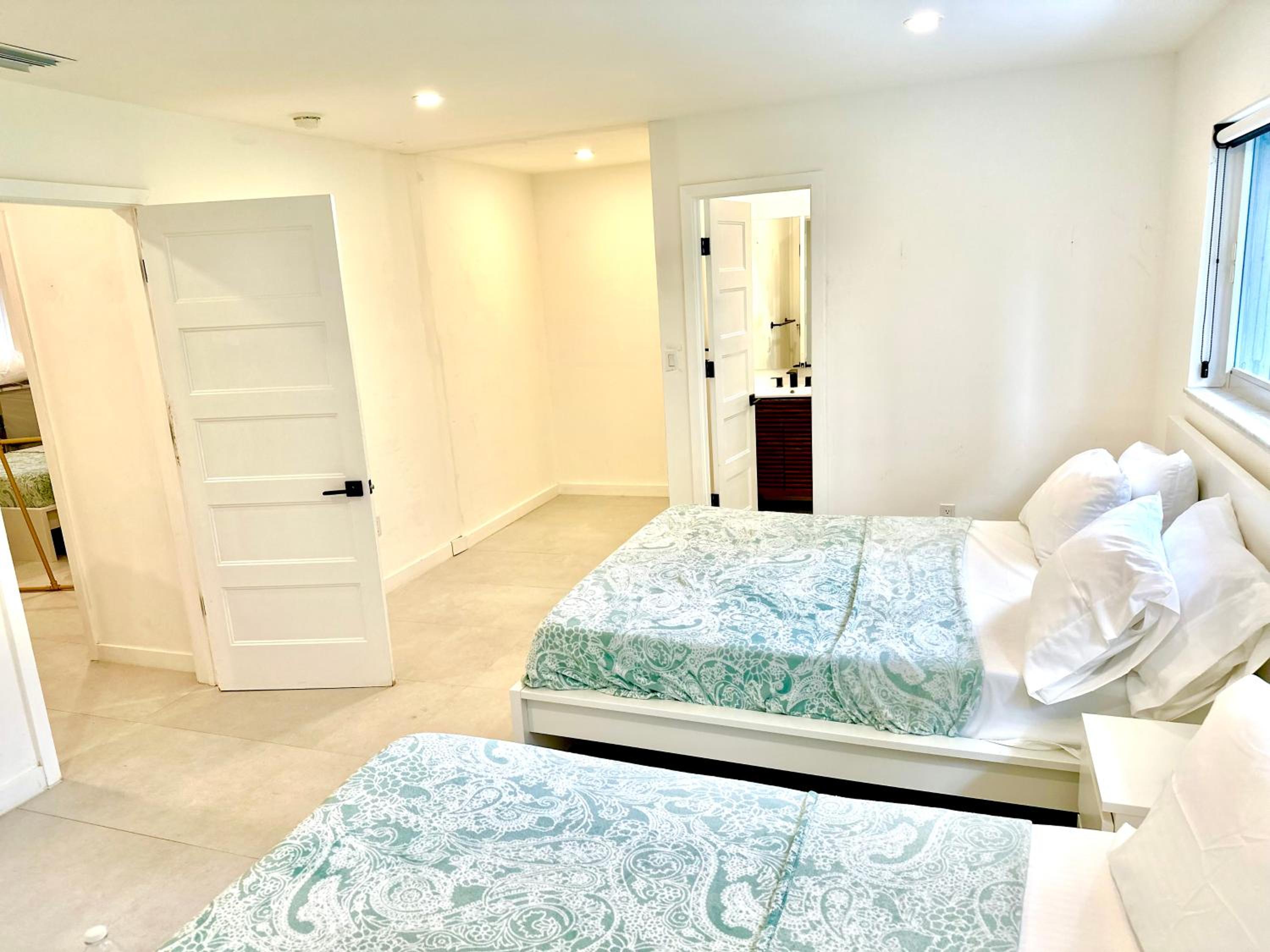 25 Guests Luxury Miami House With Pool & Gazebo!