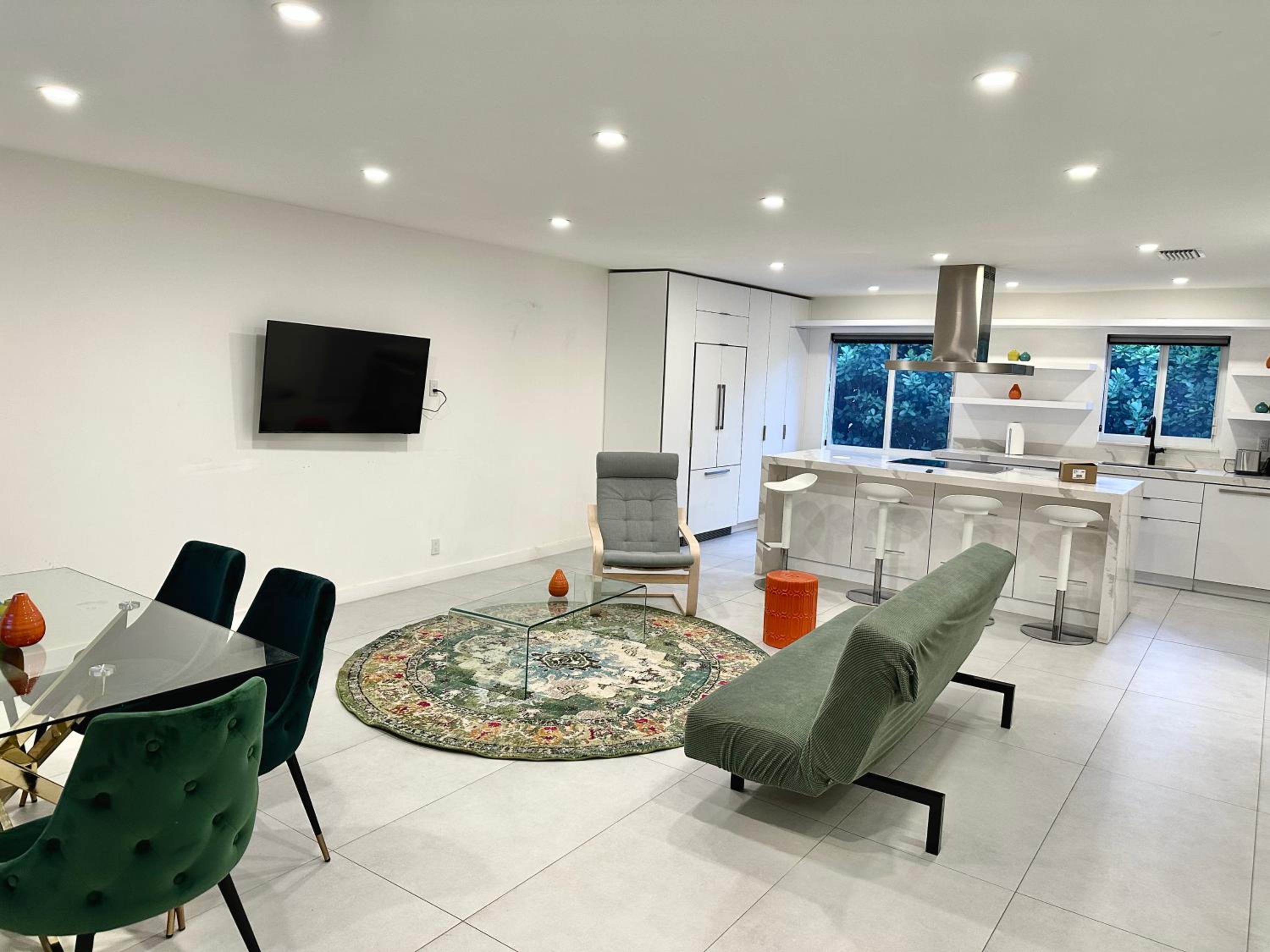 25 Guests Luxury Miami House With Pool & Gazebo!