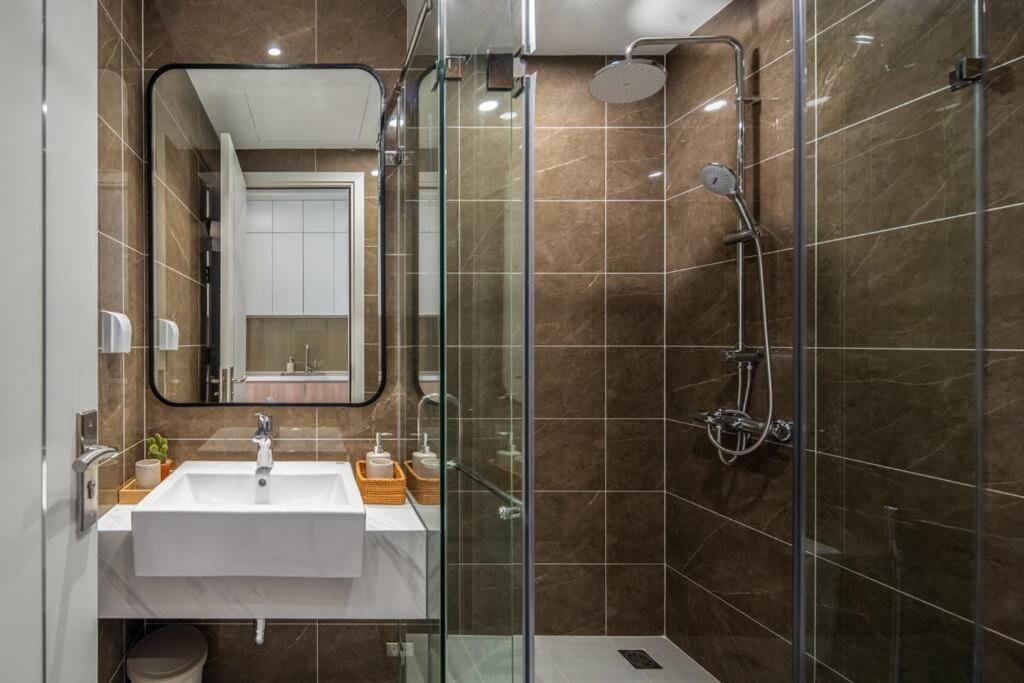 NEW_ 5 star bed, Lake view, Imperia Smart City