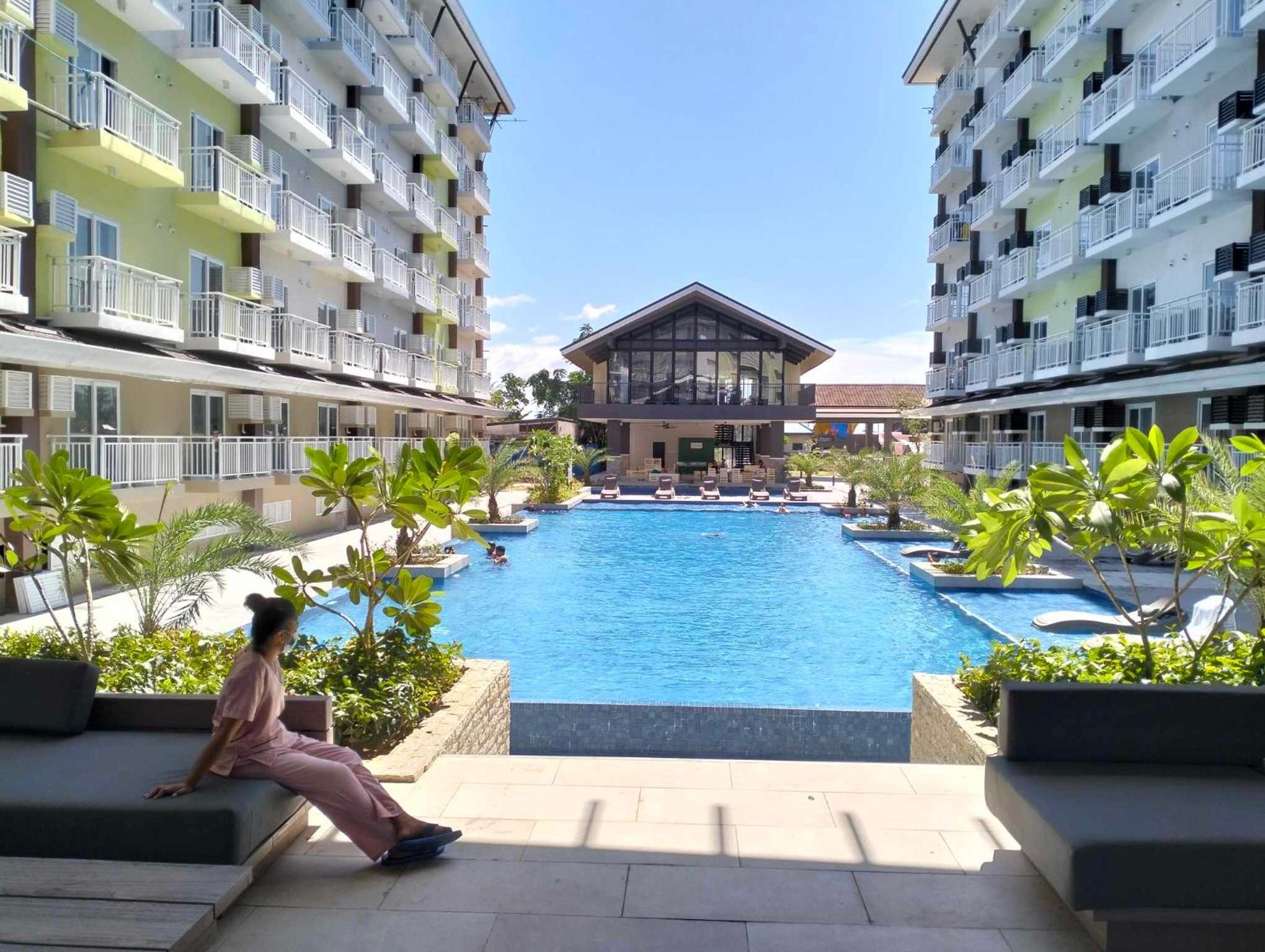 Amani Grand Residences Cebu 3-5 min to Airport Free swimming pool view 3