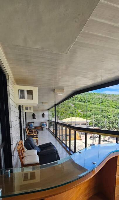 Luxo e conforto à beira-mar em canto nobre da praia