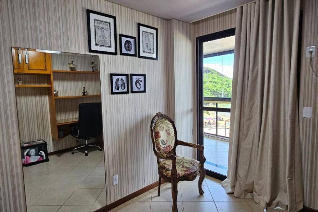 Luxo e conforto à beira-mar em canto nobre da praia