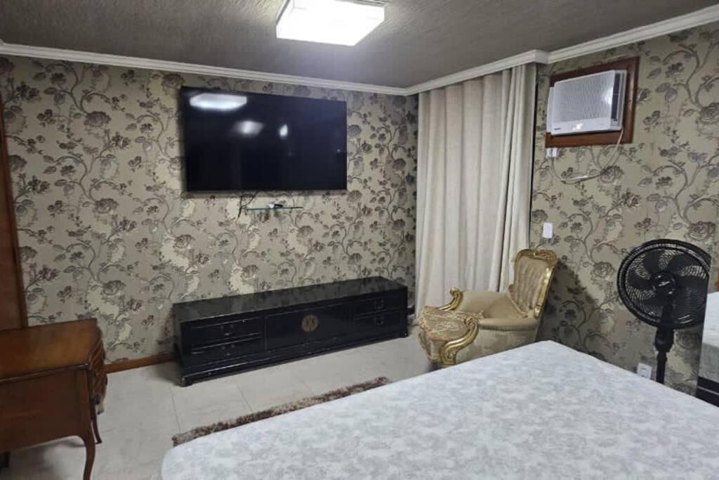 Luxo e conforto à beira-mar em canto nobre da praia