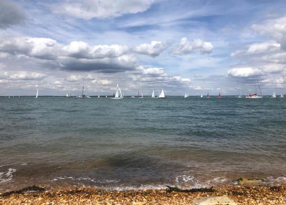 Townhouse in Cowes Old Town, terrace and sea views view 3