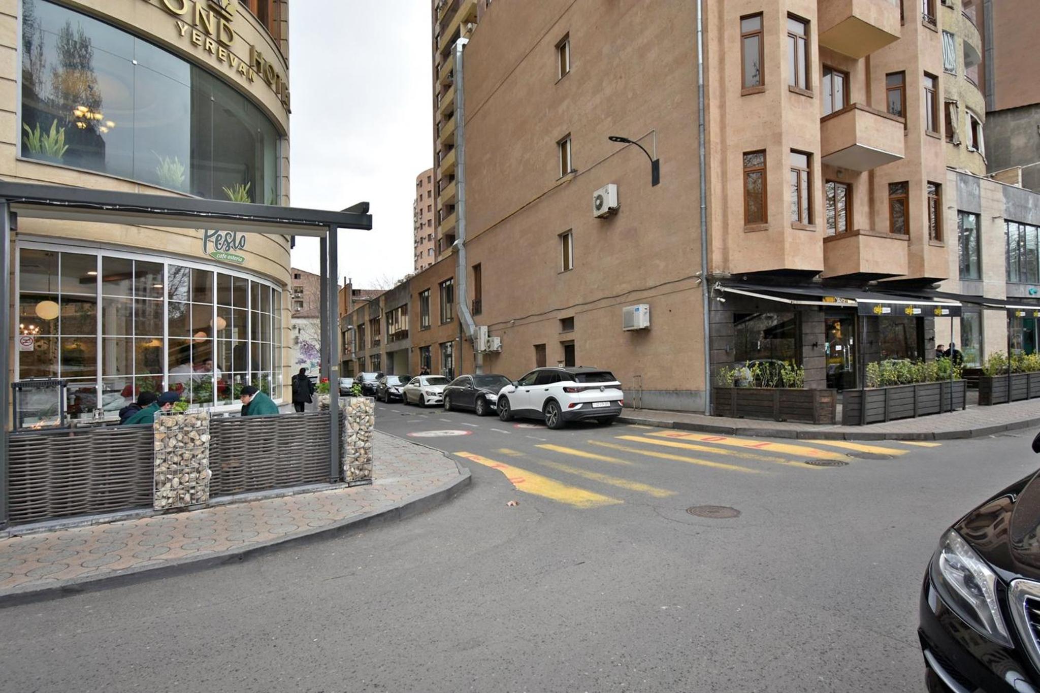 Apartment in Yerevan near Seasons park
