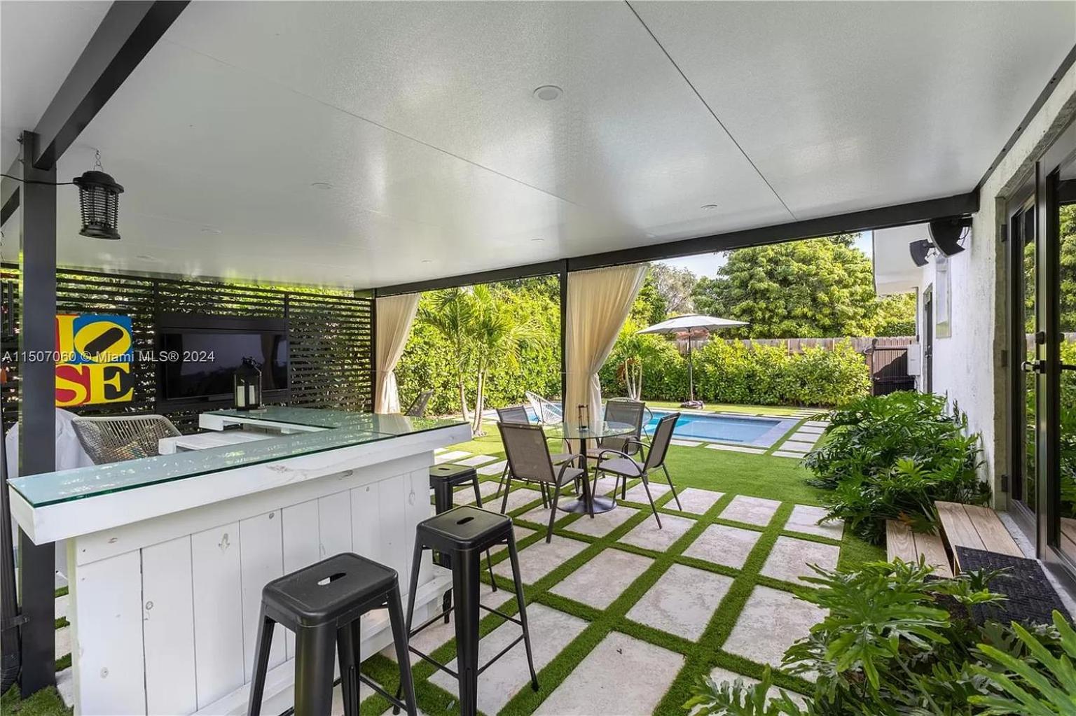 24 Guests Luxury Miami House With Pool & Gazebo!