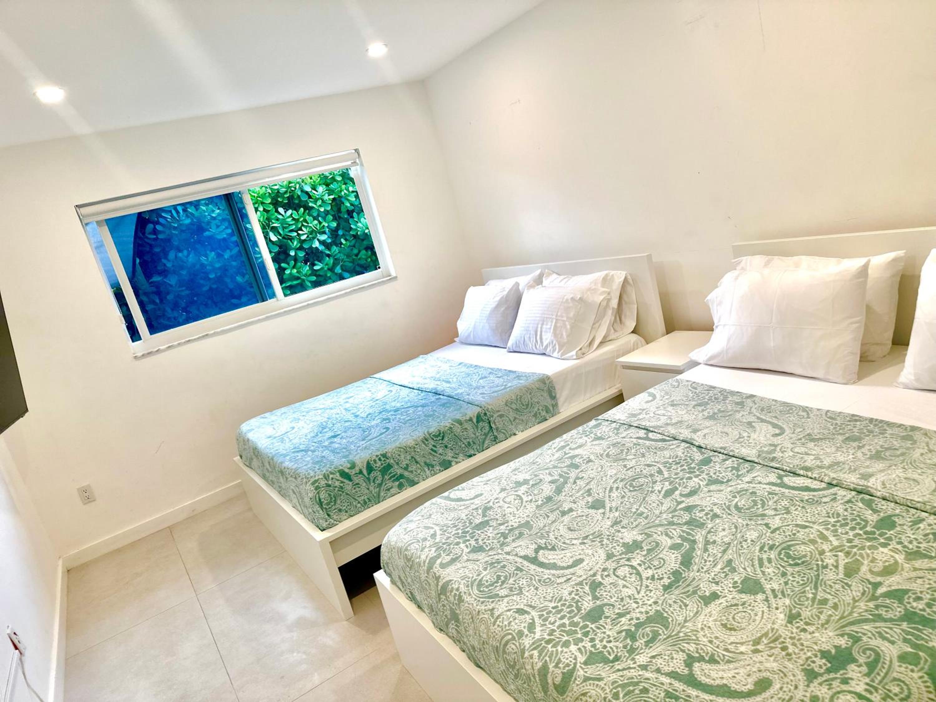 24 Guests Luxury Miami House With Pool & Gazebo!