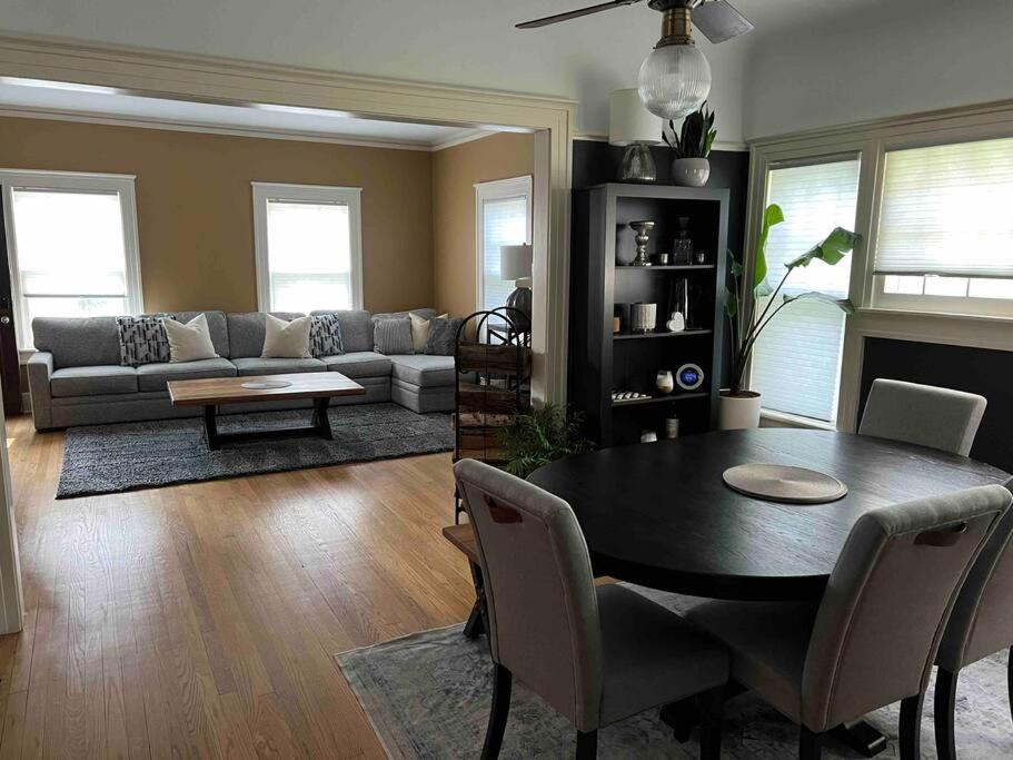 Beautiful Luxury Suite B of Shorewood Home view 5