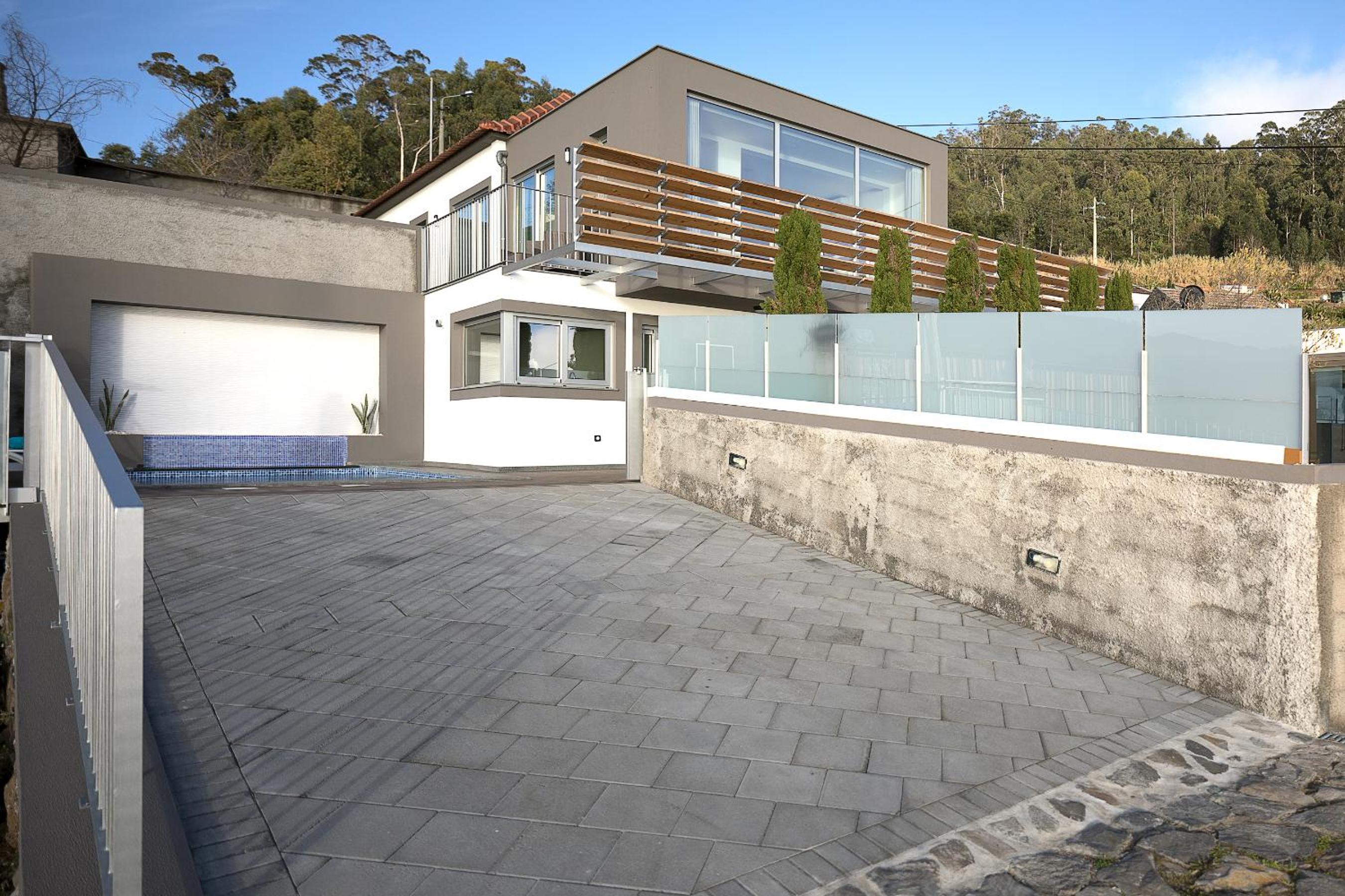Bella Vista (Heated Pool & Private Parking)