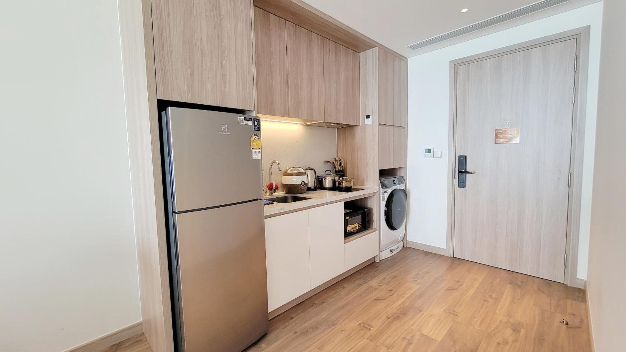 Modern 2BR/2B Ha Long Bay View - High Floor