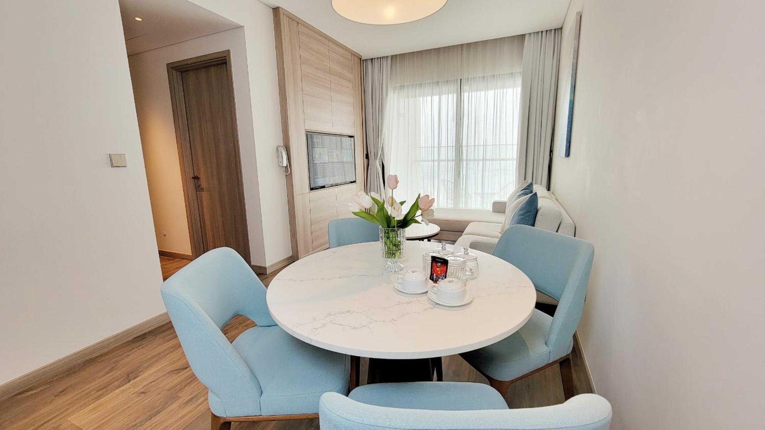 Modern 2BR/2B Ha Long Bay View - High Floor