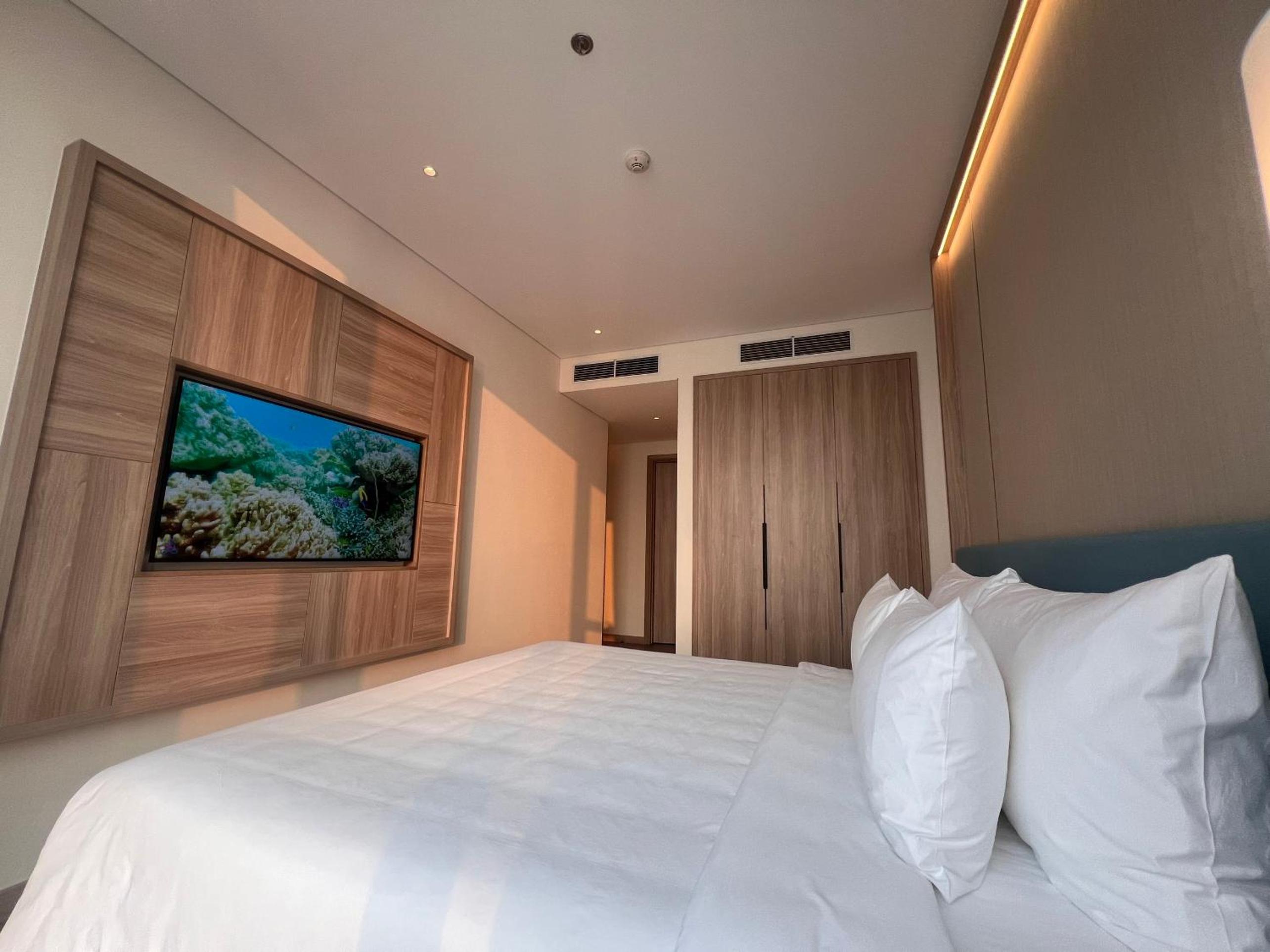 Modern 2BR/2B Ha Long Bay View - High Floor