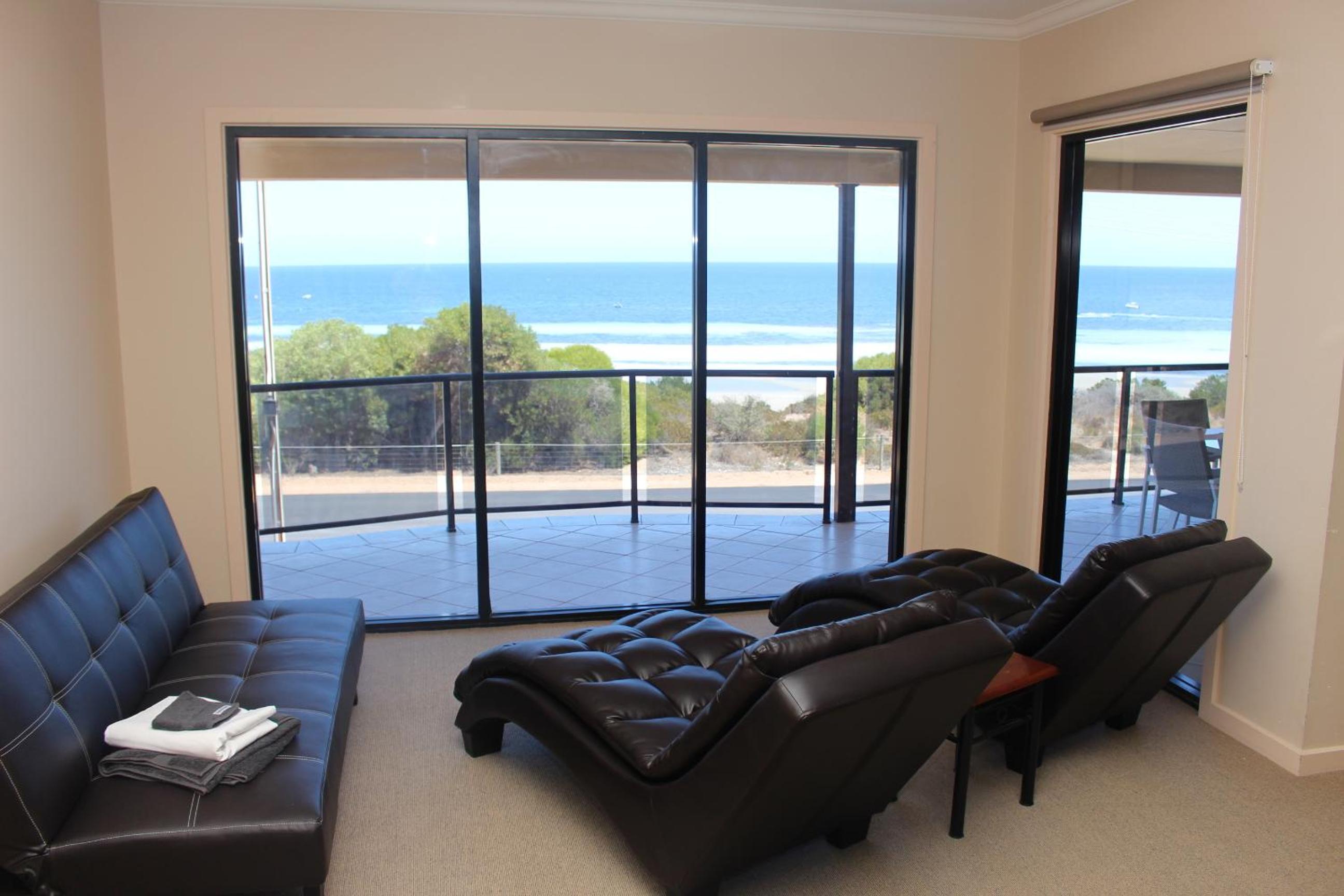 The Lighthouse - Beachfront Accommodation