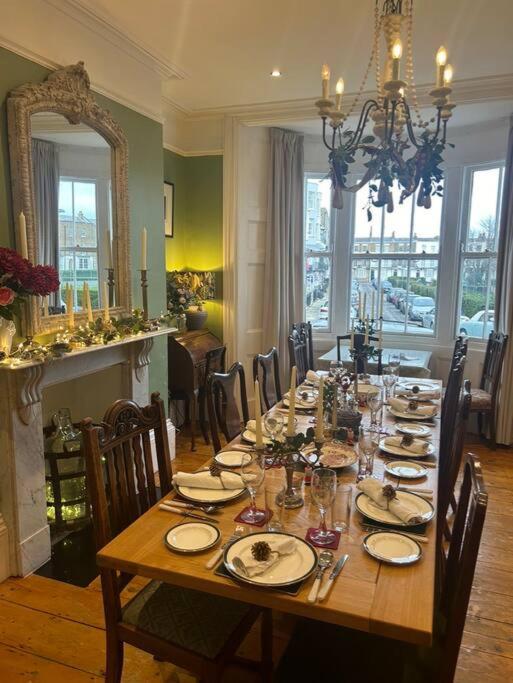 Ramsgate Retreats - Latimer House, boutique seaside holiday home for large families, groups, golf