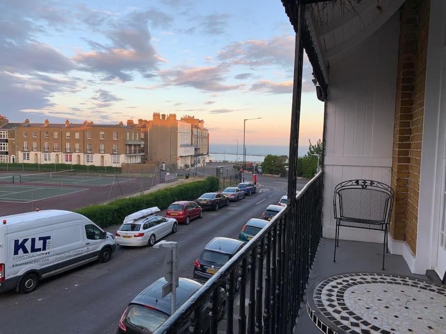 Ramsgate Retreats - Latimer House, boutique seaside holiday home for large families, groups, golf