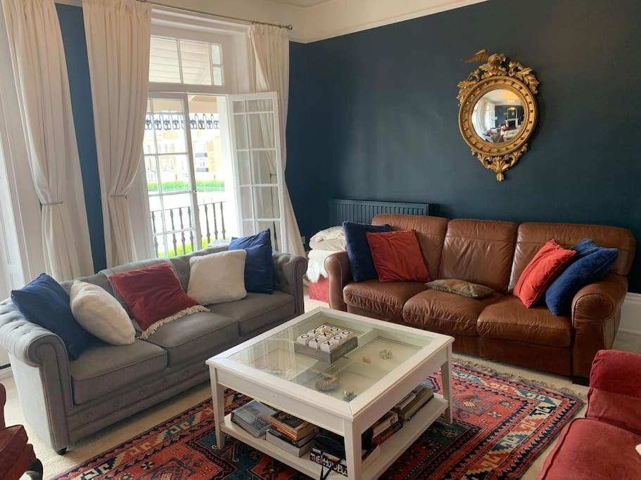 Ramsgate Retreats - Latimer House, boutique seaside holiday home for large families, groups, golf