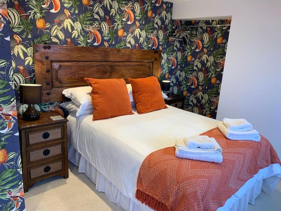 Ramsgate Retreats - Latimer House, boutique seaside holiday home for large families, groups, golf