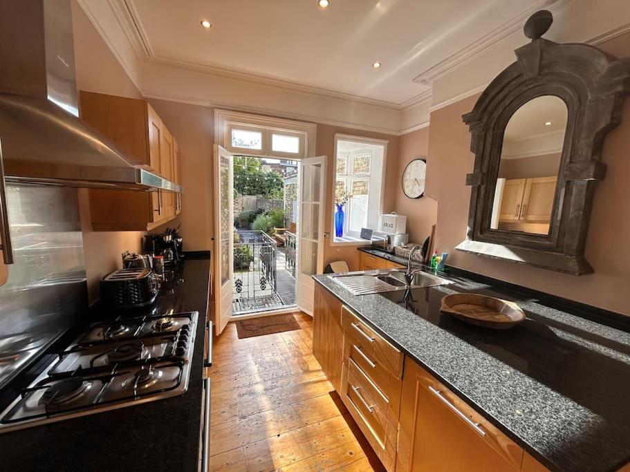 Ramsgate Retreats - Latimer House, boutique seaside holiday home for large families, groups, golf