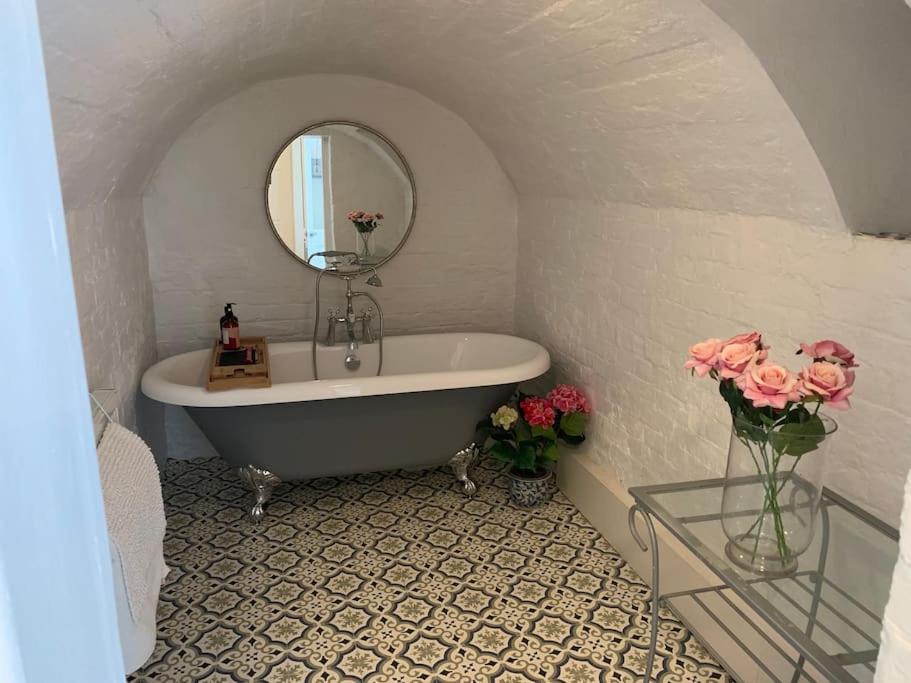 Ramsgate Retreats - Latimer House, boutique seaside holiday home for large families, groups, golf
