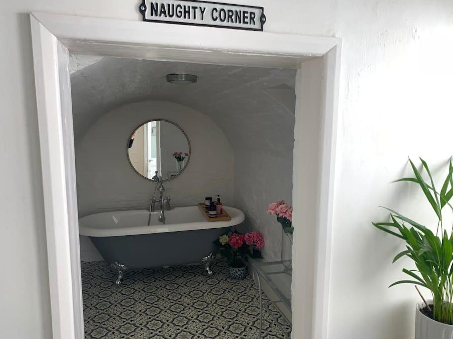 Ramsgate Retreats - Latimer House, boutique seaside holiday home for large families, groups, golf