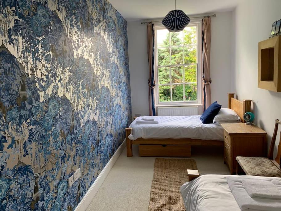 Ramsgate Retreats - Latimer House, boutique seaside holiday home for large families, groups, golf