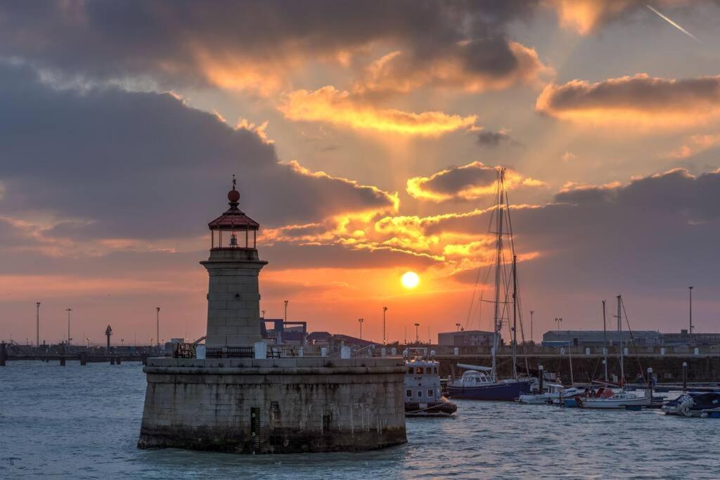 Ramsgate Retreats - Latimer House, boutique seaside holiday home for large families, groups, golf