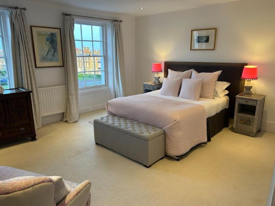 Ramsgate Retreats - Latimer House, boutique seaside holiday home for large families, groups, golf