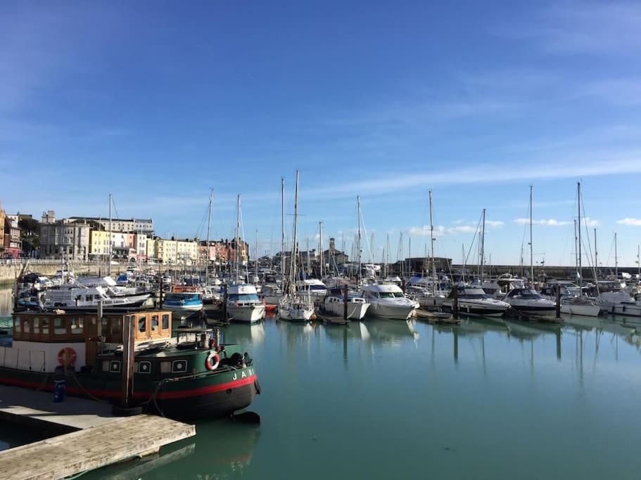 Ramsgate Retreats - Latimer House, boutique seaside holiday home for large families, groups, golf