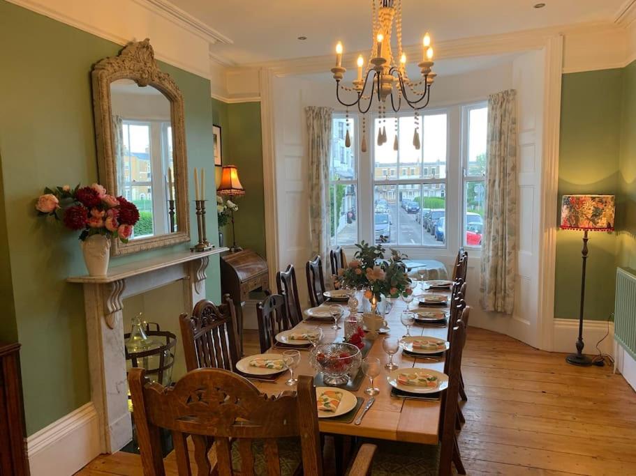 Ramsgate Retreats - Latimer House, boutique seaside holiday home for large families, groups, golf