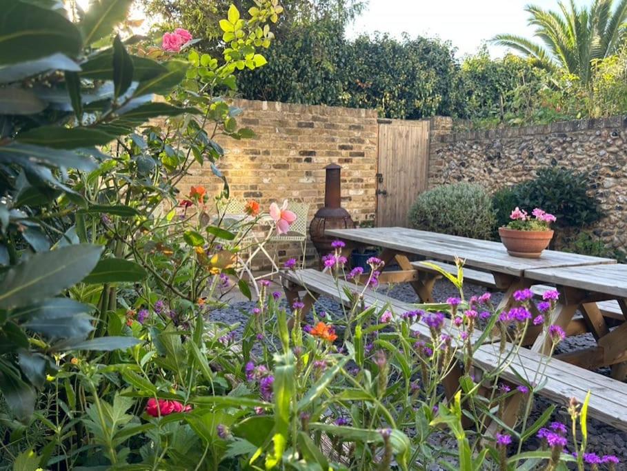 Ramsgate Retreats - Latimer House, boutique seaside holiday home for large families, groups, golf