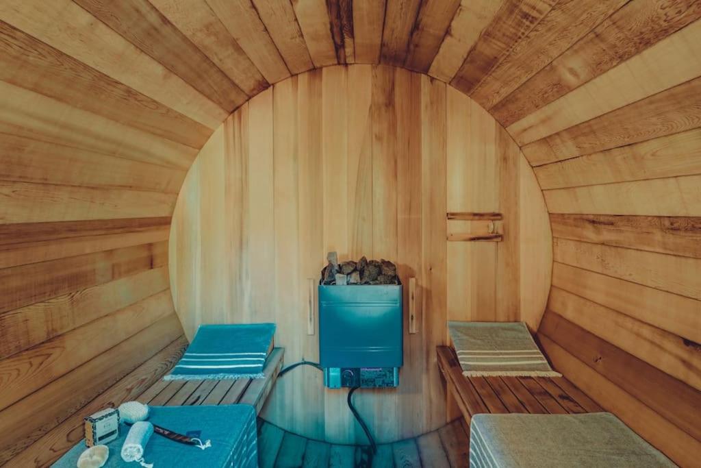 Bee Private Hot Tub Sauna Ski, Snowshoes