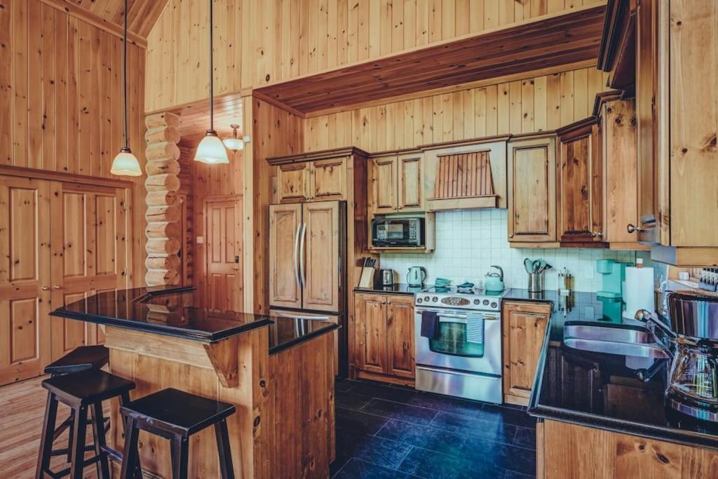 Bee Private Hot Tub Sauna Ski, Snowshoes