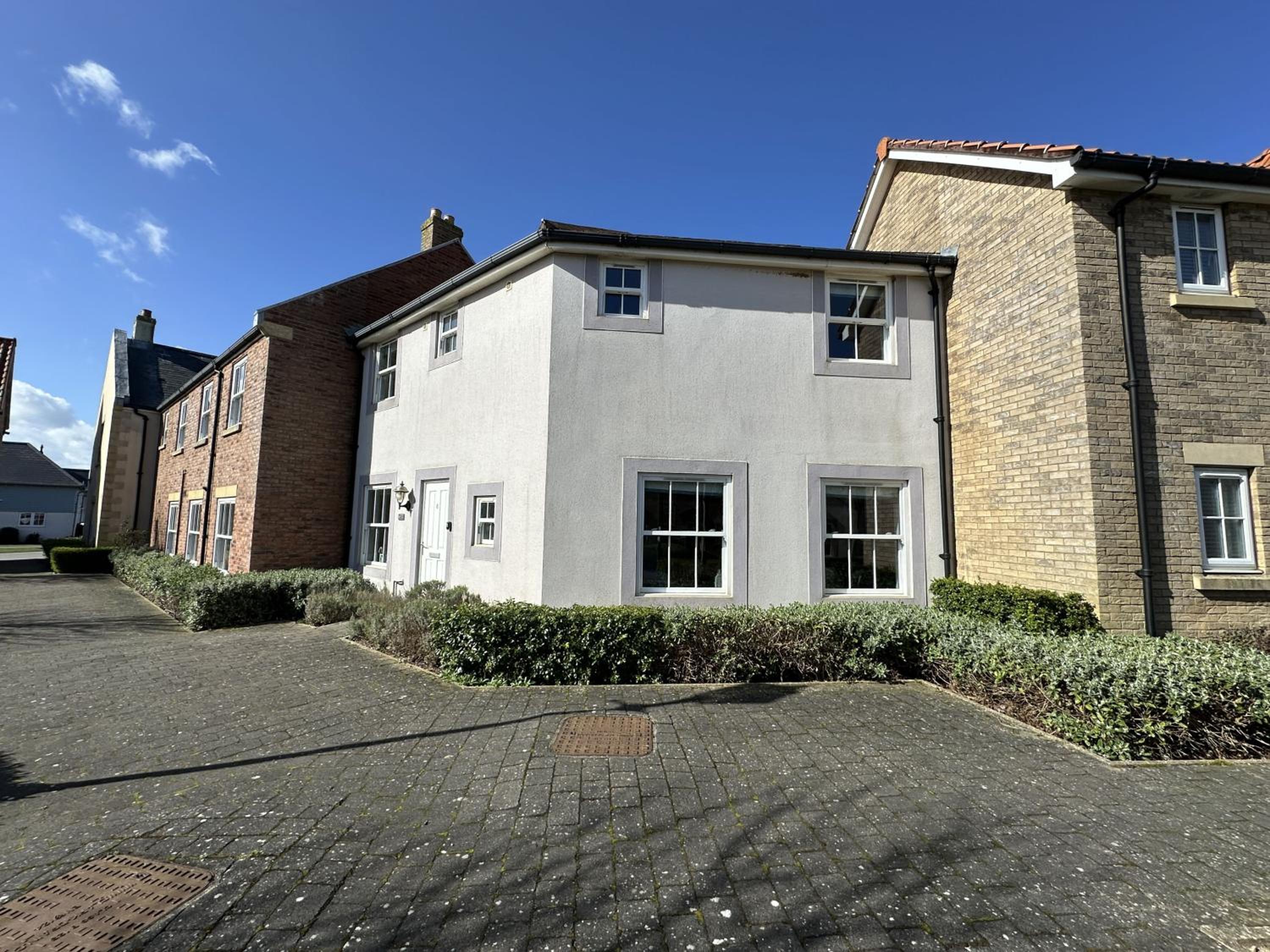 Honeybee Cottage - Part of the The Bay Filey Holiday Village with pool, gym and direct beach access, pub, restaurant, tennis and meadows walks